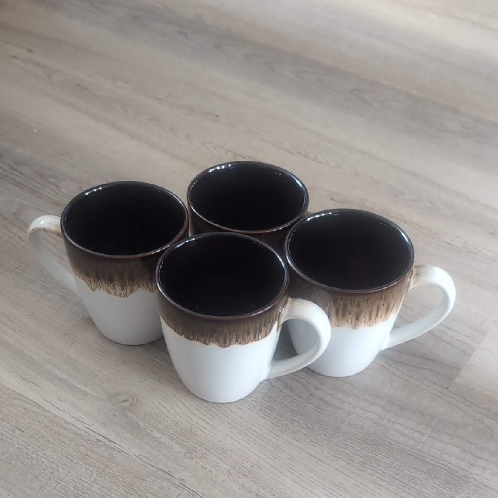 Mikasa Brown and White Mug Set